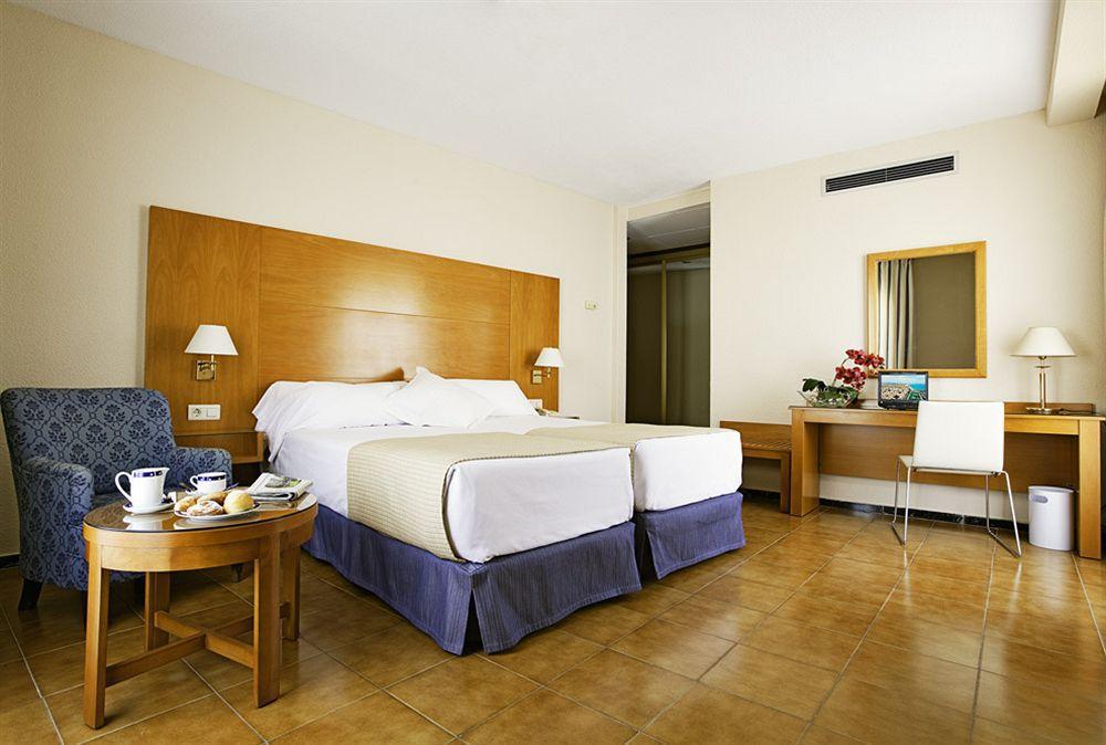 Tryp Ciudad de Alicante Hotel Habitación foto
